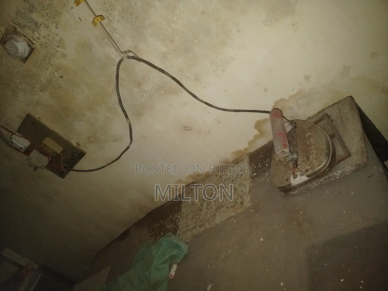 দোকানের আসবাবপত্র