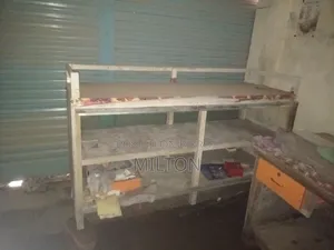 দোকানের আসবাবপত্র