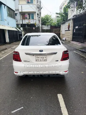 টয়োটা অ্যাক্সিও ১.৫ হাইব্রিড টুডব্লিউডি ২০১৬ সাদা
