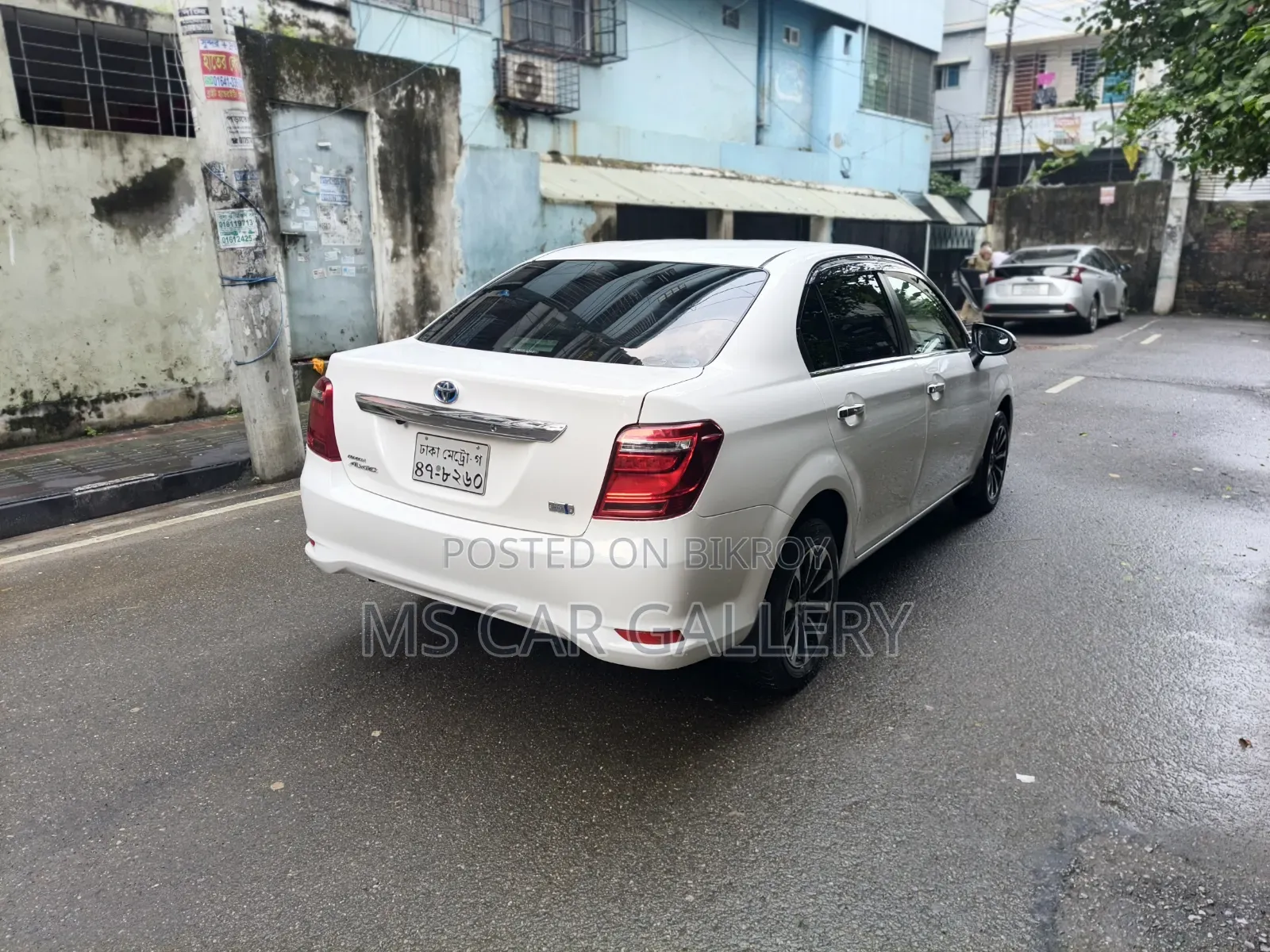 টয়োটা অ্যাক্সিও ১.৫ হাইব্রিড টুডব্লিউডি ২০১৬ সাদা