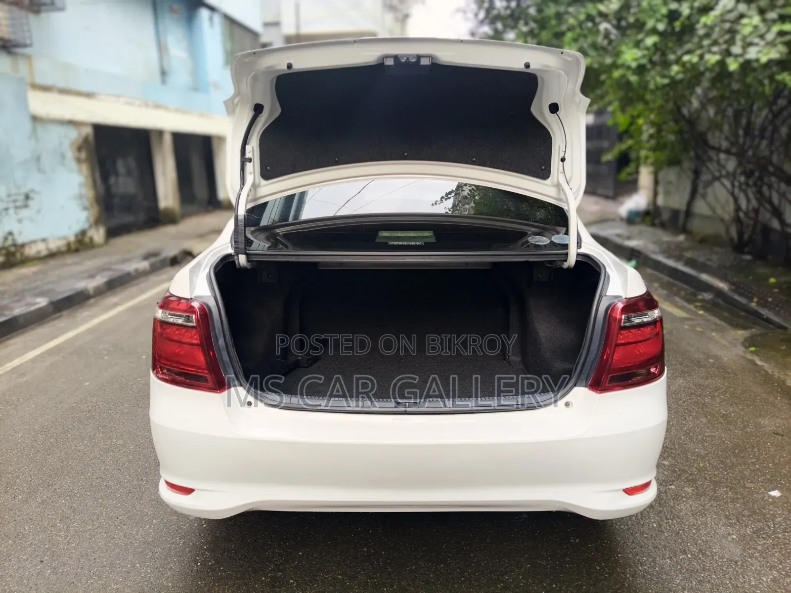 টয়োটা অ্যাক্সিও ১.৫ হাইব্রিড টুডব্লিউডি ২০১৬ সাদা