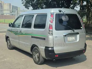 টয়োটা নোয়া ২০০৪ সিলভার