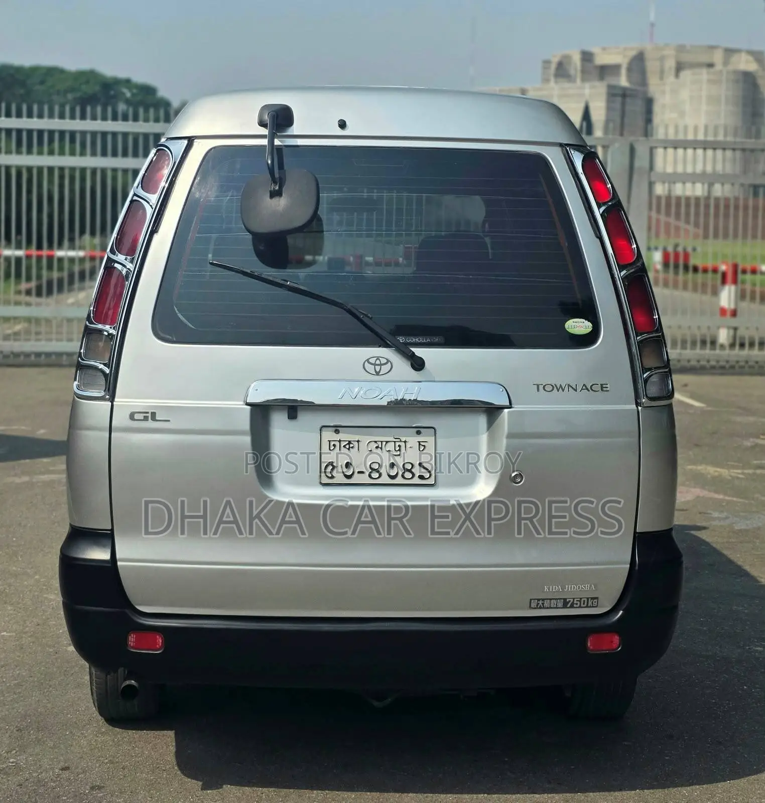 টয়োটা নোয়া ২০০৪ সিলভার