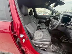 Toyota Corolla Cross 1.8 Hybrid FWD 2022 Red