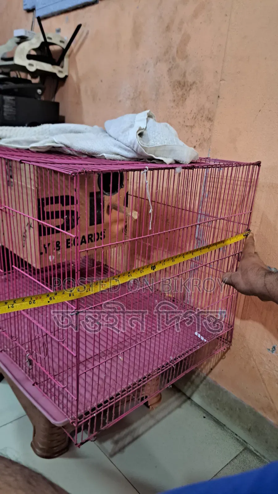 কাঠের প্রজনন বাসা সহ পাখির খাঁচা