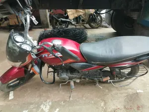 বাজাজ প্ল্যাটিনা ১০০ ২০১৪ রেড
