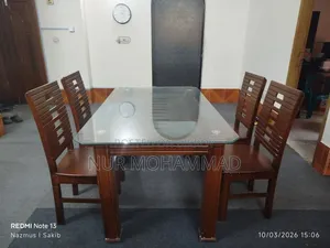 সেগুন ও মালয়েশিয়ান কাঠের ৪ চেয়ারের ডাইনিং টেবিল (১০ মিমি গ্লাসসহ)