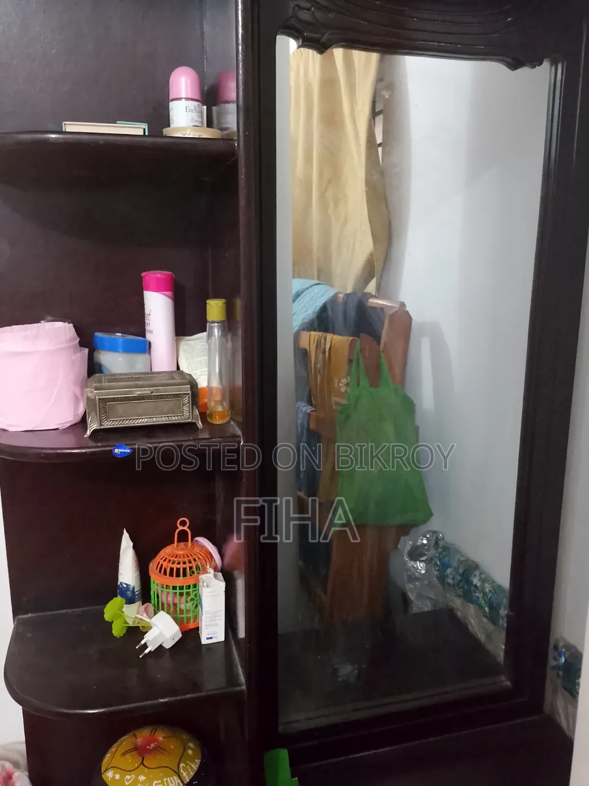 ড্রেসিং টেবিল