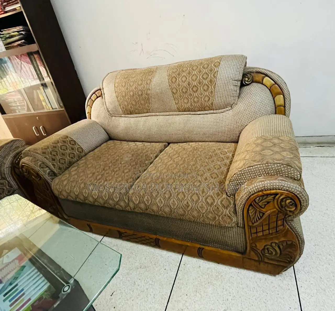 সোফা সেট (২+২+১) সাথে চা টেবিল