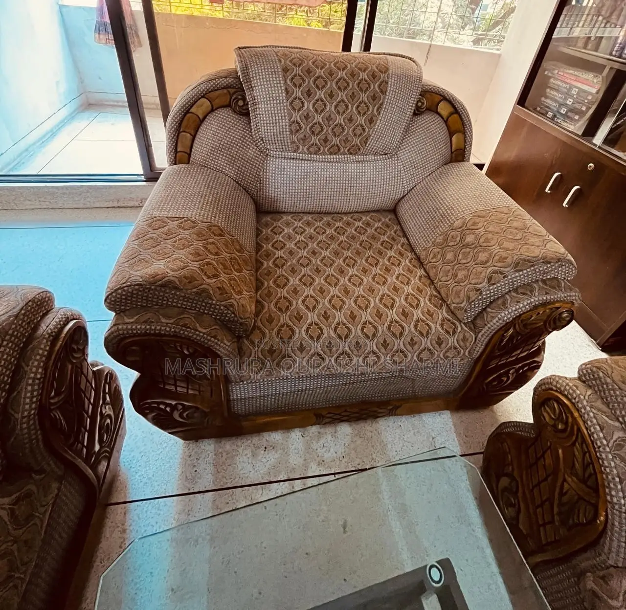 সোফা সেট (২+২+১) সাথে চা টেবিল