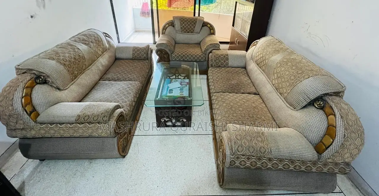 সোফা সেট (২+২+১) সাথে চা টেবিল