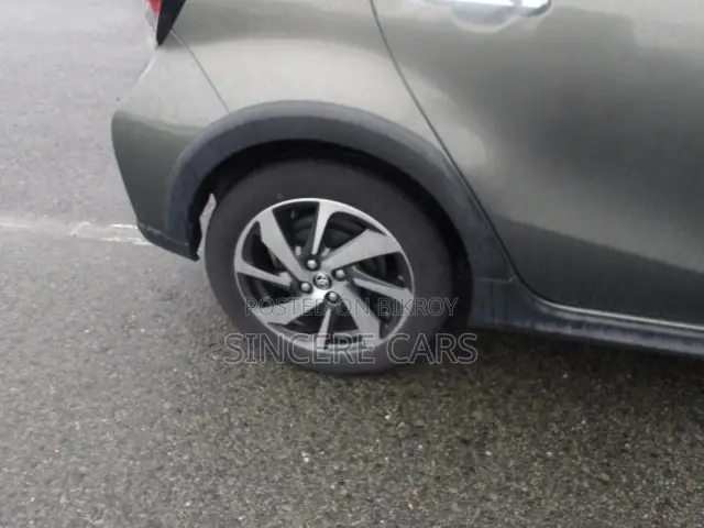 Toyota Aqua 2021 Gray