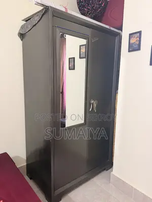 স্টিল আলমিরা