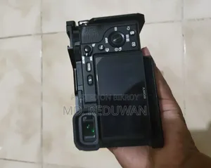 সনি এ৬৪০০ ক্যামেরা