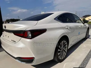Lexus ES 300h Ultra Luxury 2020 White