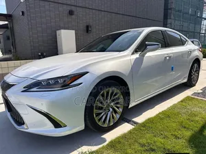 Lexus ES 300h Ultra Luxury 2020 White