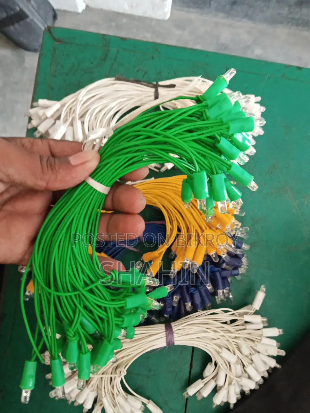 ভাড়া টাকায় কিনে নিন মরিচ বাতি ক্যান্ডি লাইট