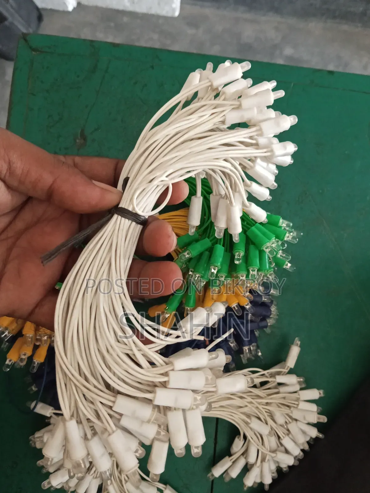 ভাড়া টাকায় কিনে নিন মরিচ বাতি ক্যান্ডি লাইট