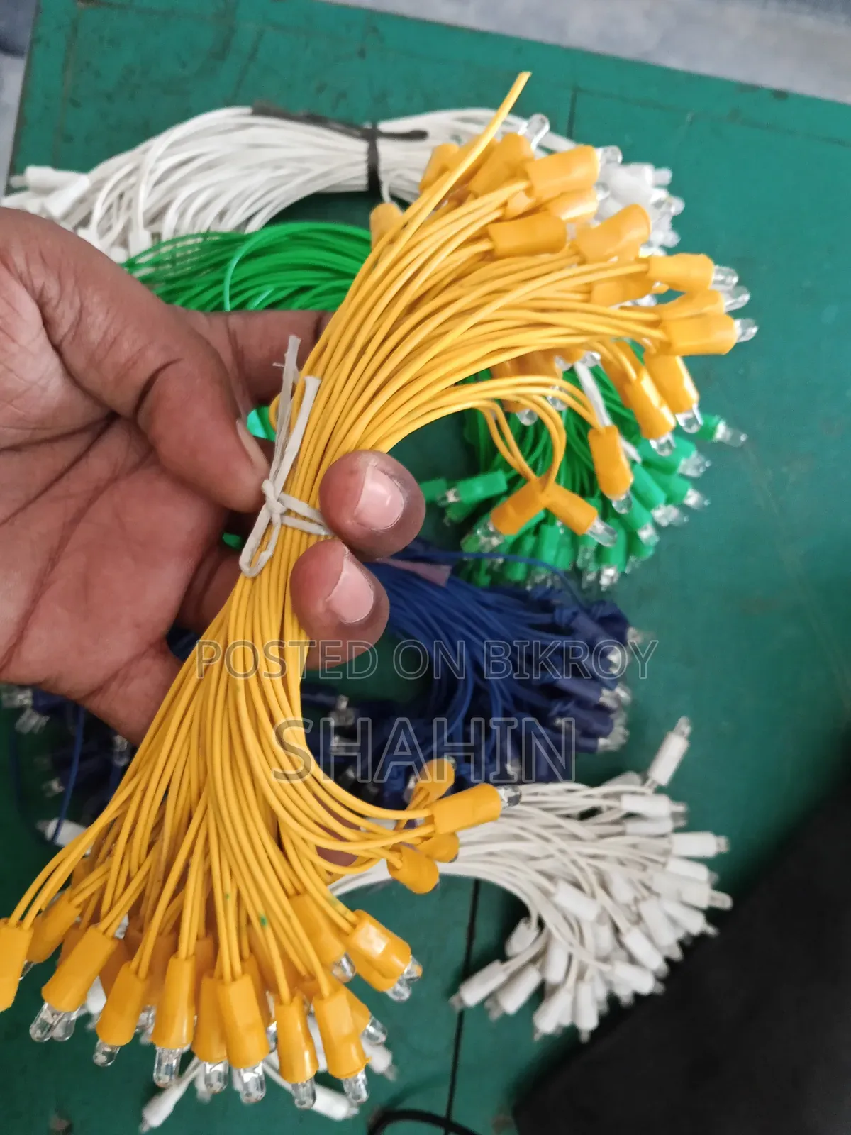 ভাড়া টাকায় কিনে নিন মরিচ বাতি ক্যান্ডি লাইট