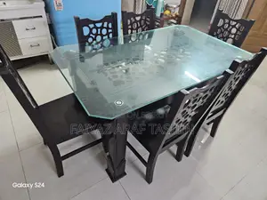 ডাইনিং টেবিল