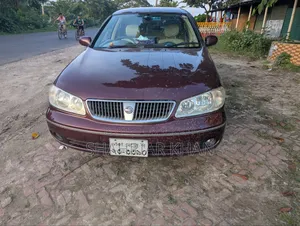 নিসান সিলফি ২০০৪ মেরুন