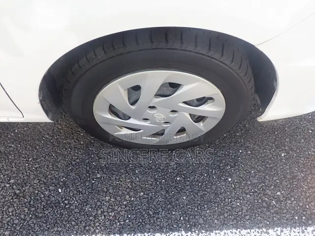 টয়োটা করোল্লা ফিল্ডার ২০২১ সাদা