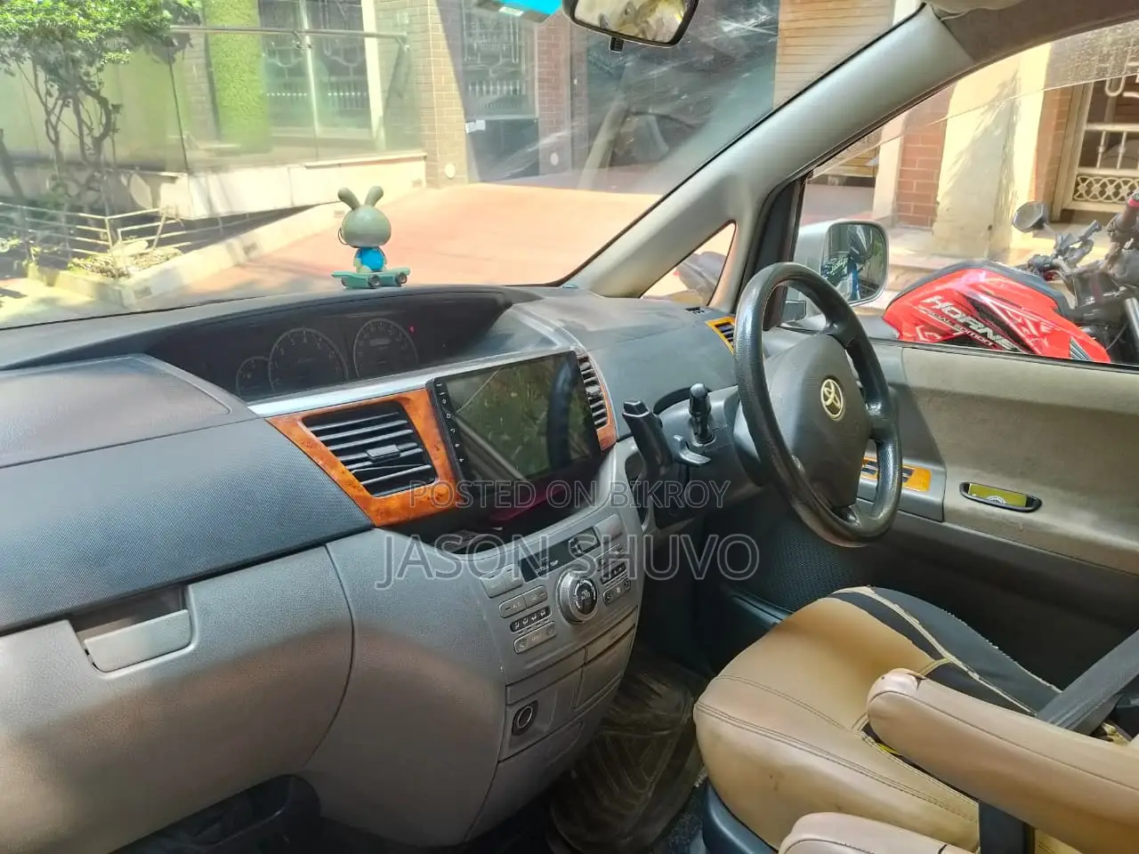 Toyota Noah 2.0 Front-Wheel Drive (8 Seater) 2004 Silver
