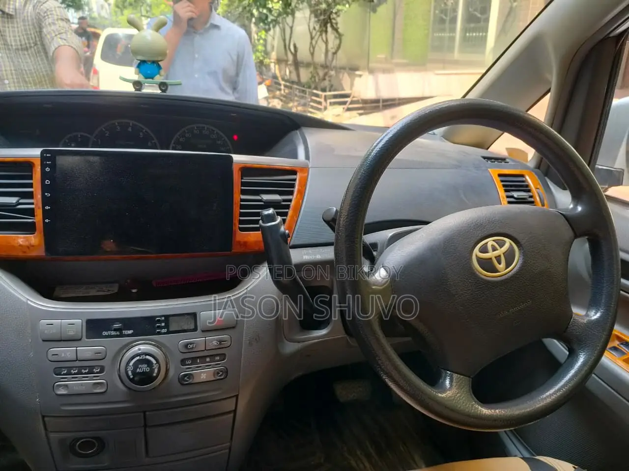 Toyota Noah 2.0 Front-Wheel Drive (8 Seater) 2004 Silver