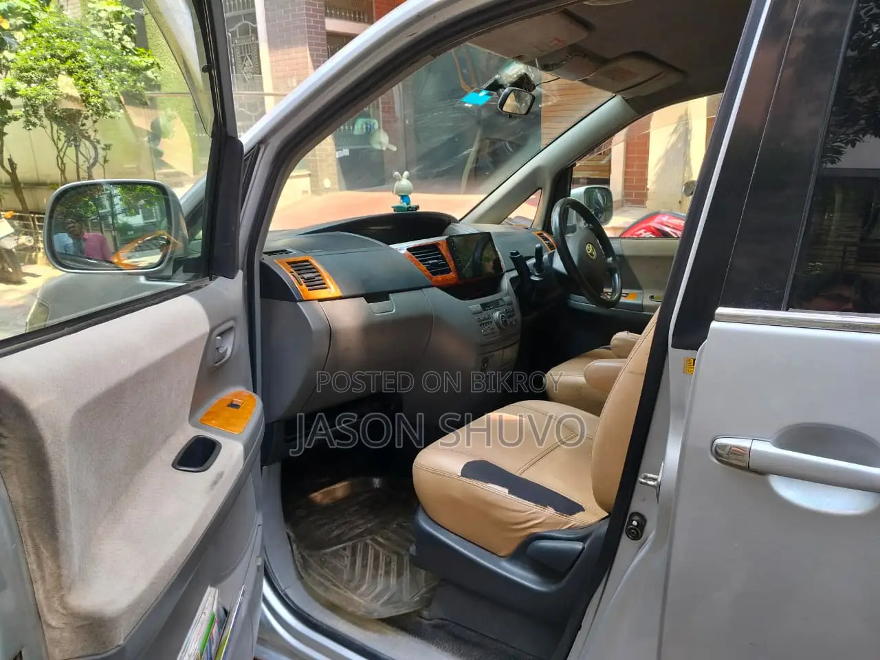 Toyota Noah 2.0 Front-Wheel Drive (8 Seater) 2004 Silver
