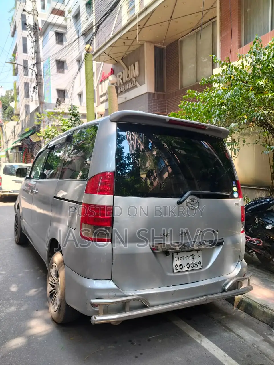 Toyota Noah 2.0 Front-Wheel Drive (8 Seater) 2004 Silver