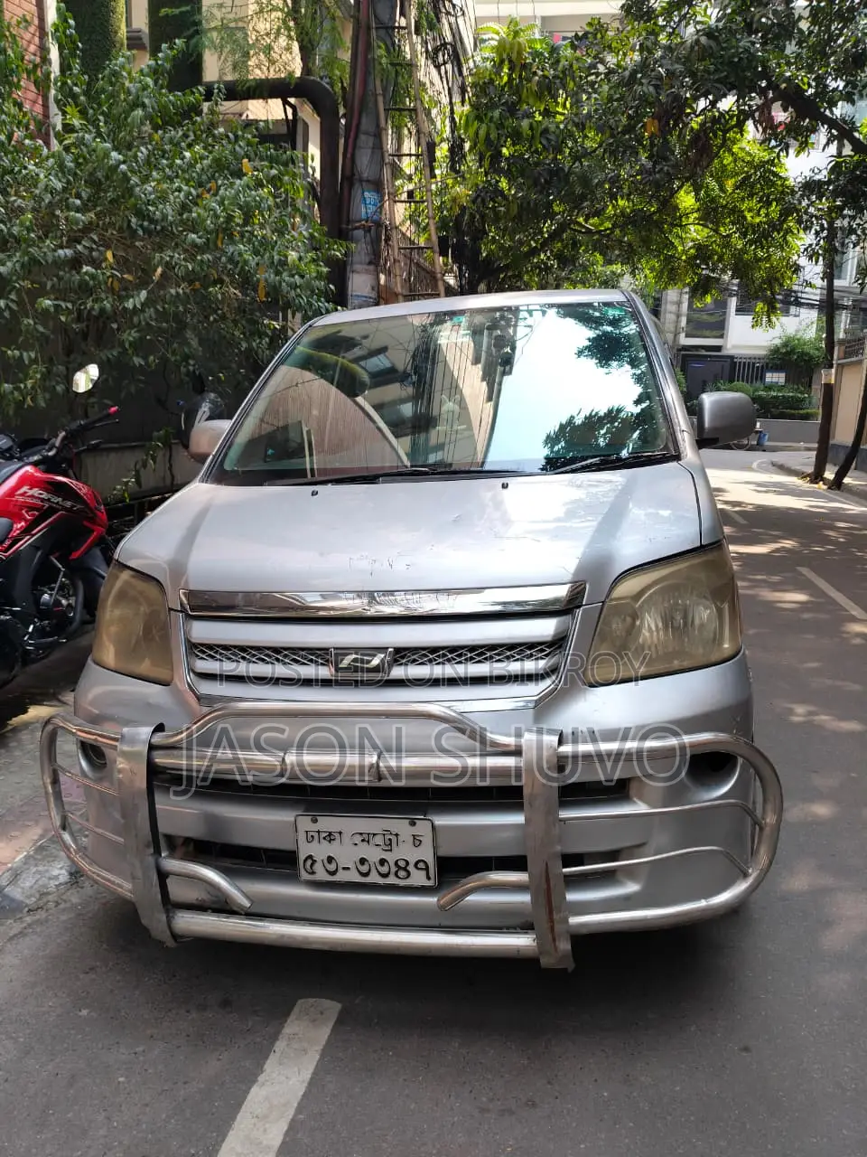 Toyota Noah 2.0 Front-Wheel Drive (8 Seater) 2004 Silver