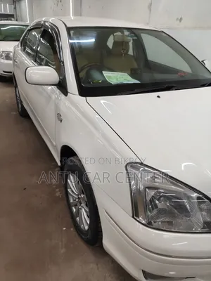 টয়োটা প্রিমিও ২০০৪ সাদা
