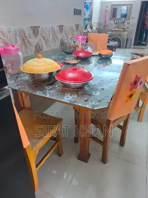 ডাইনিং টেবিল