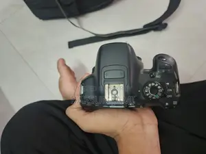 Canon 700d (Used)