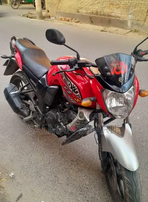 ইয়ামাহা এফজেড ২০১৫ লাল