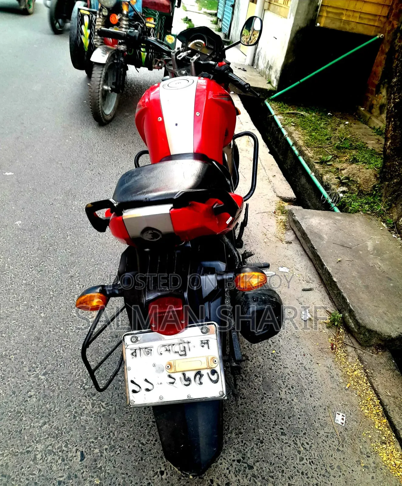 ইয়ামাহা এফজেড ২০১৫ লাল