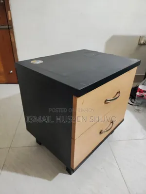 বেডসাইড টেবিল