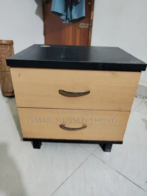 বেডসাইড টেবিল