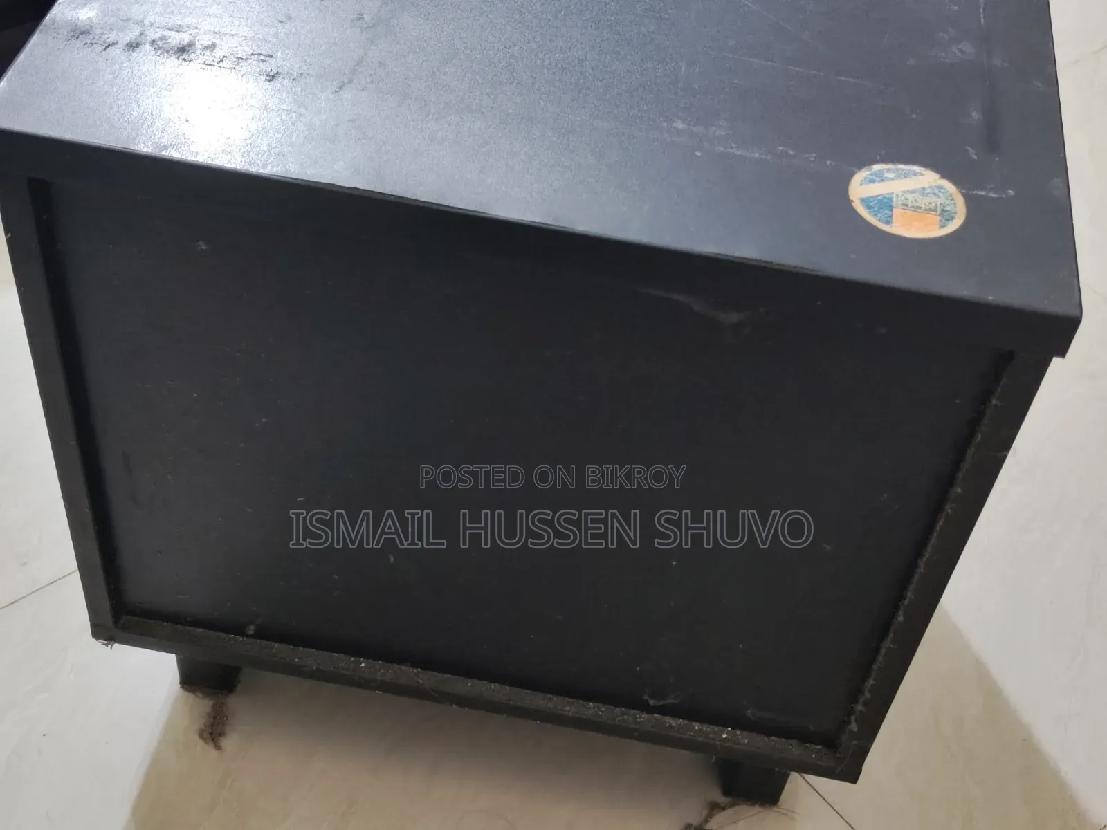 বেডসাইড টেবিল