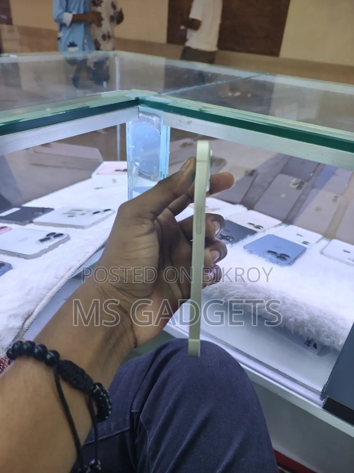 অ্যাপল আইফোন ১৩ ১২৮ জিবি হোয়াইট