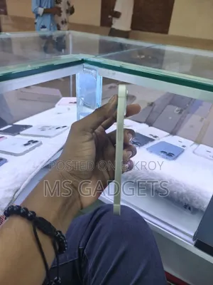 অ্যাপল আইফোন ১৩ ১২৮ জিবি হোয়াইট