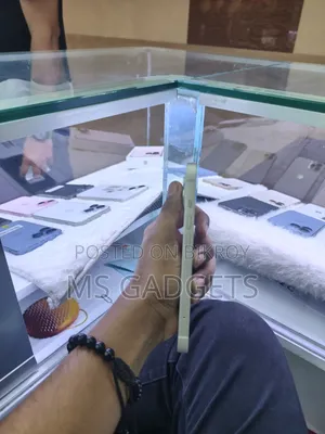 অ্যাপল আইফোন ১৩ ১২৮ জিবি হোয়াইট
