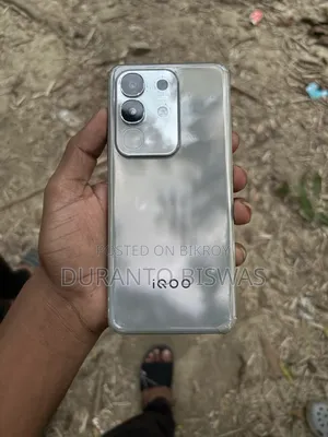 নতুন ভিভো আইকিউও ১২৮ জিবি সাদা