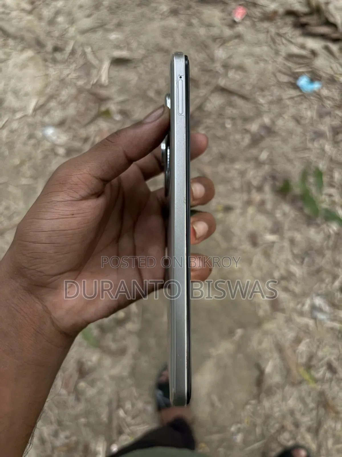 নতুন ভিভো আইকিউও ১২৮ জিবি সাদা