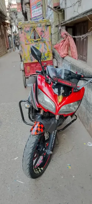 ইয়ামাহা ফেজার ভি২ ২০১৭ লাল