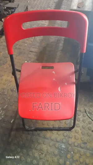 প্লাস্টিকের চেয়ার