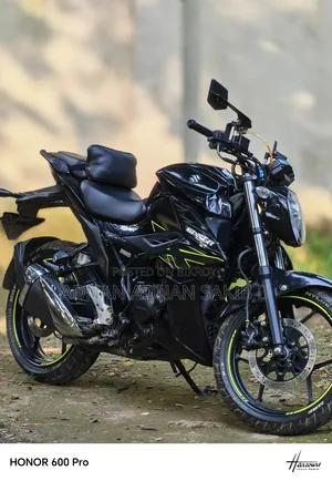 সুজুকি জিক্সার ২০২৫ ব্ল্যাক