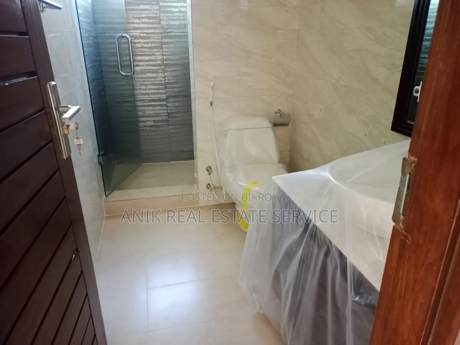 গুলশানের অনিক রিয়েল এস্টেটে ৪ বেডরুমের অ্যাপার্টমেন্ট বিক্রয়
