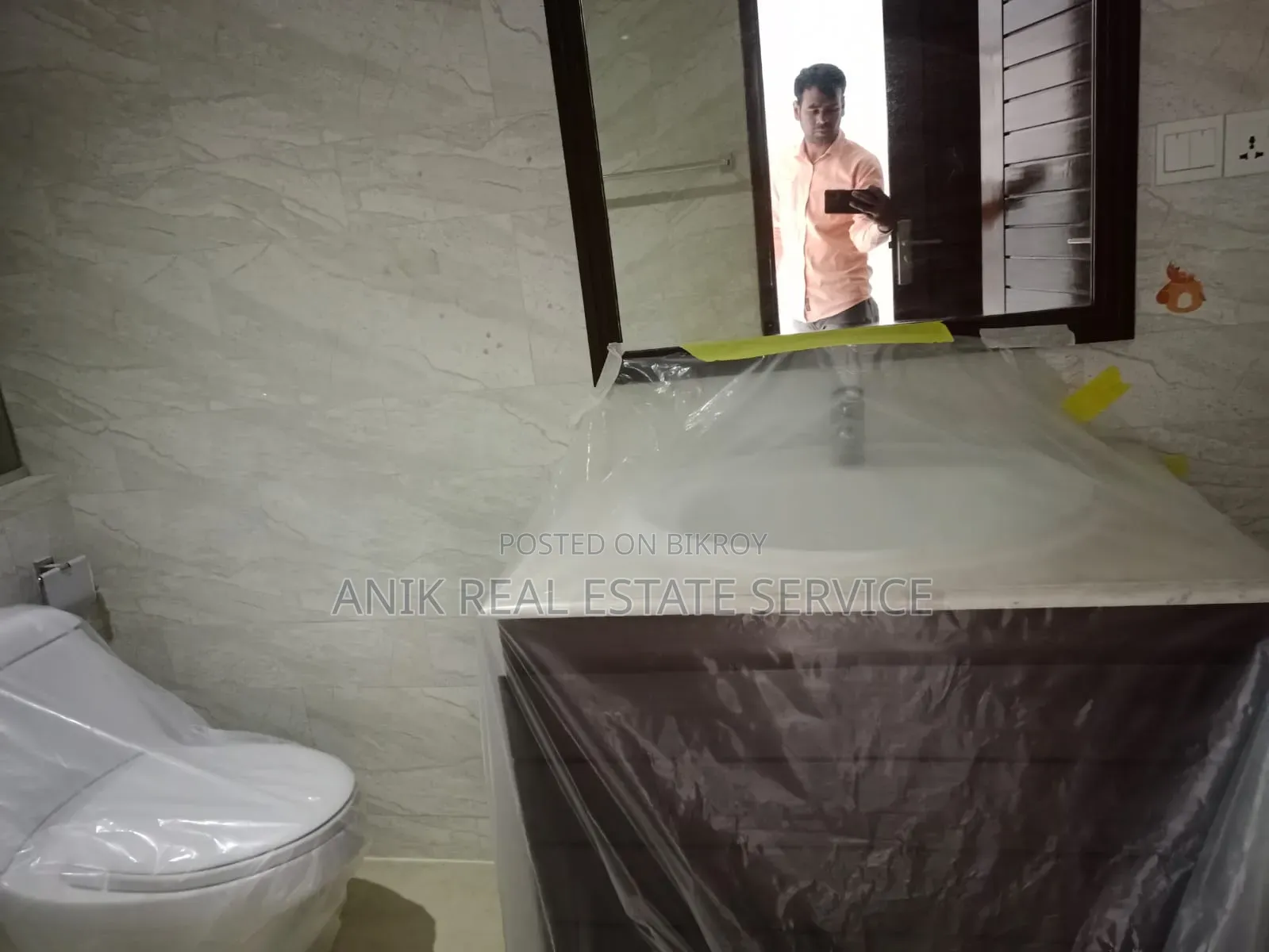 গুলশানের অনিক রিয়েল এস্টেটে ৪ বেডরুমের অ্যাপার্টমেন্ট বিক্রয়
