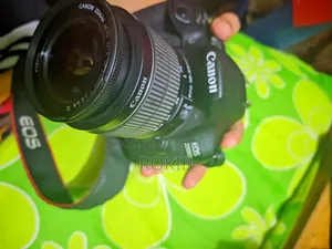 Canon EOS Rebel T7